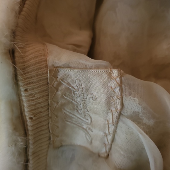 VINTAGE CREAM SWEATER WITH RHINESTONE CLOSURES. - Picture 8 of 14